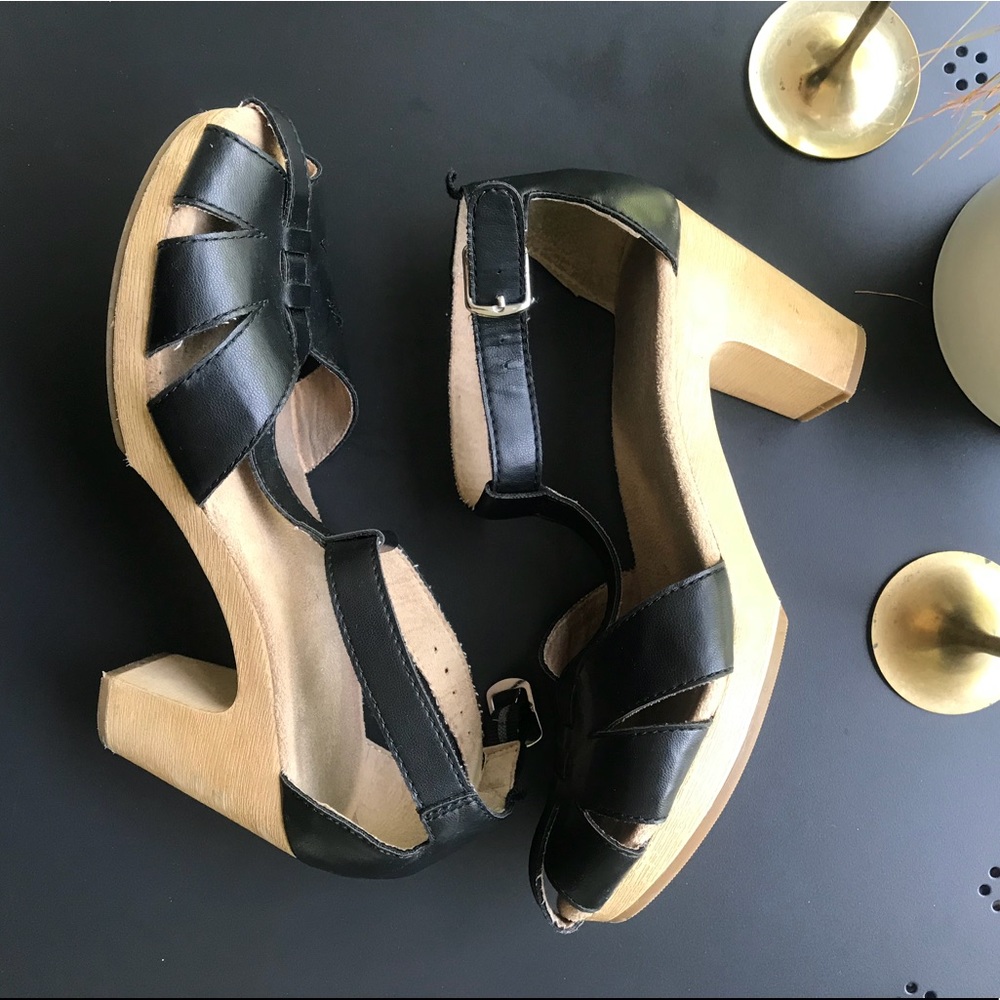 Old Navy Black Clogs